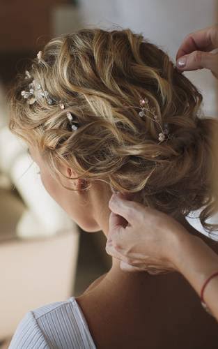 Bridal Hair Pins and Combs for 2026 [Tips & FAQs]