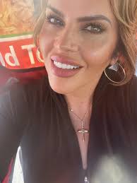 Helping real estate investors to manage daily tasks, marketing and  operations: Pretty Tacos all- female assistance squad. We are accepting 3  more clients in February. 👇