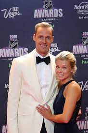 This is pekka rinne.wmv by nhl photoshopper on vimeo, the home for high quality videos and the people who love them. Mika Pari Pekka Rinne Ja Erika Rakas Poseerasivat Punaisella Matolla Hellat Kuvat Julki Viihde Ilta Sanomat