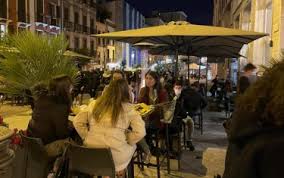 Nelle altre regioni dal 7 giugno passa a mezzanotte e dal 21 giugno viene eliminato definitivamente. Covid Sei Regioni Verso La Zona Bianca Dal 7 Giugno Sky Tg24