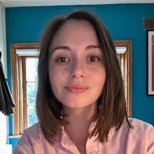 Laura Serra's Instagram, Twitter & Facebook