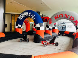 Juegos alquiler de ring de box inflable, cancha inflable multideportes metegol. Alquiler De Atracciones Hinchables Karts Toro Mecanico Futbolin Humano Camas Elasticas Etc