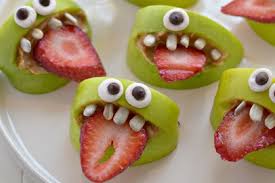 Une Collation Sante Et Sans Beurre D Arachide Pour Halloween Plus Une Recette Pour Les Petits Yeux Recettes Halloween Cuisine Halloween Nourriture Halloween