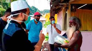 Celebrity preacher and philanthropist ustaz ebit lew recently got the honor of having lunch with the king and queen in. Video Kindness Knows No Boundaries For Ustaz Ebit Lew Nestia