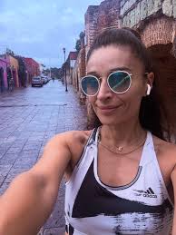 Mi familia, la de sangre si (Emilio el más), pero también la elegida. Y ahí  están, es mi esposo @bernardo.baranda, y mis amigos, mis hermanas,  @alemorlanmx . Un poquito de la vuelta