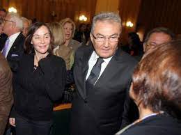 Aslı baykal da oyunu memleketinde kullandı. Baykal In Kizi Chp Grubunda