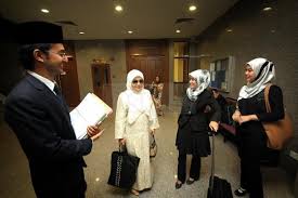 .abdul taib mahmud, bekas ketua menteri sarawak yang dikaitkan dengan pelbagai kontroversi. Anak Ketua Menteri Sarawak Ada Anak Bersama Wanita Australia Kata Bekas Isteri