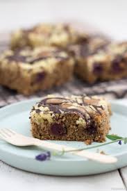 Fruchtiger kirsch schmand kuchen mit streusel kirsch streuselkuchen. Einfacher Streuselkuchen Mit Schokolade Und Kirschen Tulpentag Schnelle Rezepte