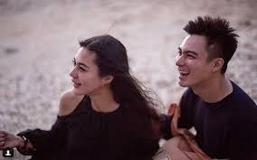 Foto prewedding tema hitam putih. Foto Prewedding Casual Hitam Putih Ide Foto Prewed