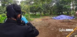 Es la historia de una lucha imposible contra una raza alienígena cruel. Polisi Menduga Ada Tindak Pidana Terkait Zat Radioaktif Di Serpong