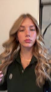 Lola Barlow's Instagram, Twitter & Facebook