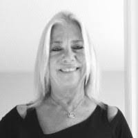 Shelly Branham's Instagram, Twitter & Facebook