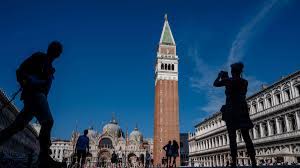 In italien dürfen sich die menschen innerhalb einer region wieder frei bewegen. 7wtmos06ekfvom