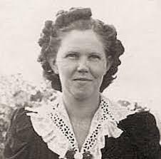 Kelly Cribb's Instagram, Twitter & Facebook