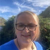 Jeannie Gill's Instagram, Twitter & Facebook