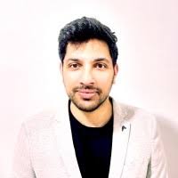 60+ perfiles de «Raina»