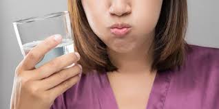 Plak gigi sendiri terbentuk akibat sisa makanan dan protein yang bercampur dengan bakteri di dalam mulut. Tak Perlu Ke Dokter Ini Cara Meredakan Sakit Gigi Yang Bisa Kamu Coba Di Rumah