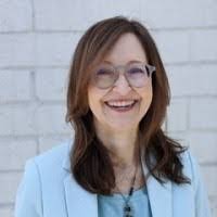 Lynda Walker's Instagram, Twitter & Facebook