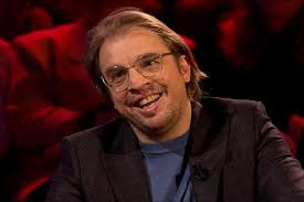 Jan Jaap Van der Wal toont zoontje Tove in 'De slimste mens': “Zijn  Scandinavische naam betekent besteklade”