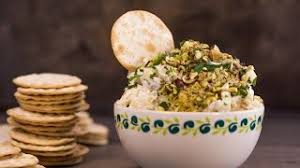 It seems like a lot of people to cook for, but yearwood is always up to the challenge. Delicious Dips Holiday Cheese Dip By Trisha Yearwood Rachael Ray Show Youtube