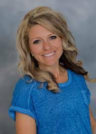 Ariana Mayo's Instagram, Twitter & Facebook