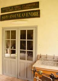 Think organic elements like wood tables or chairs, flowing floral arrangements, scenic outdoor venues and a few personalized vintage touches. How To Add Vintage French Rustic Style To Your Home The Good Life France