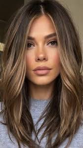 Gina Coates's Instagram, Twitter & Facebook