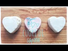 Una ricetta molto semplice che dà un ottimo sapone con poca spesa è la seguente: Diy Cuori Di Sapone Senza Soda Caustica Youtube