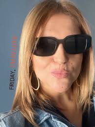 Kiss! 😉 it's friday 🫶 ❤️ ✨ 🍀 💋 #style #photographer #photography #love  #woman