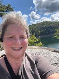 Length and type of trails around Lake Somerset?