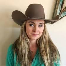 Darlene Tavares's Instagram, Twitter & Facebook