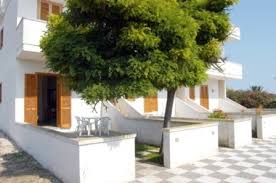 La casa è di tipo loft, con cucina, bagno, camera da letto / soggiorno con un letto matrimoniale e due letti singoli. Open Village Appartamenti Torre Dell Orso Torre Dell Orso Puglia