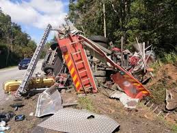 Sayangnya, tulisan dalam kompas ataupun peta lokasi berbahasa inggris. Anggota Bomba Parah Kini Stabil