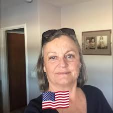 What are your tips for cleaning a chicken coop properly (cleaning routine,  product, tool, etc.) I need your life changer advice for your chicken