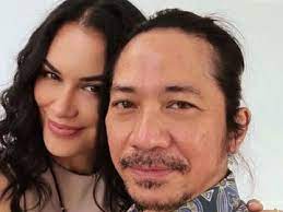 Ia pun tampak merebahkan tubuhnya di matras. Datang Ke Pernikahan Mantan Suami Sophia Latjuba Gandeng Abdee Slank