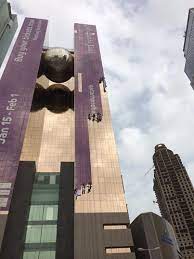 Team Qatar Is Up To Old Tricks Again Mega Format Media Install Doha Qatar Willis Tower Remote Installation