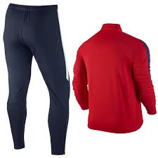As the first tourist destination worldwide, france offers its visitors from all over the world a very rich historic and cultural heritage. Survetement Tech Rouge D Entrainement Paris Saint Germain Psg 2016 Nike Sportingplus Net