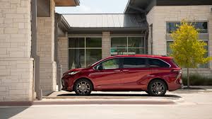 Edmunds also has toyota sienna pricing, mpg, specs, pictures, safety features, consumer reviews and more. 2021 Toyota Sienna Review Ratings Specs Prices And Photos The Car Connection