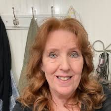 Looking for a job in a woman-only work environment! I have some  receptionist experience and a bachelor's degree. 🙂