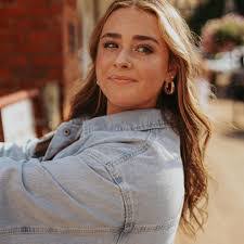 Amanda Efird's Instagram, Twitter & Facebook