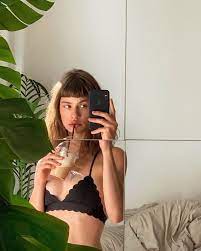 Untitled Selfie 33 People Mirror Selfie Poses Selfie Poses Photography Poses Women That's right, we're talking about the mirror selfie. untitled selfie 33 people mirror