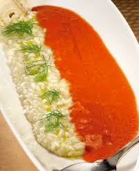 Poi è venuto fuori questo risotto che ha stupito anche me, creato in meno di 30 minuti, con tagliare a strisce e poi a pezzetti il salmone, aggiungerne metà nel risotto con qualche barba di finocchio. Risotto Al Finocchio Riso Gallo