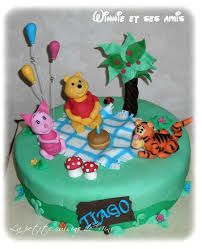 Gateau Winnie Et Ses Amis Pour Tiago La Petite Cuisine De Nini Deco Pate A Sucre Gateau Winnie