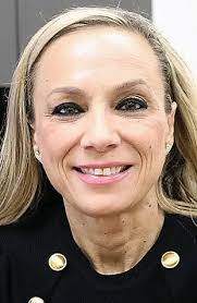 April Rounds's Instagram, Twitter & Facebook