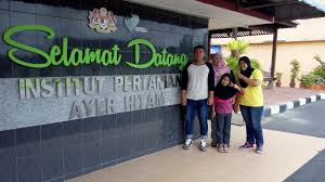 Institut pertanian ayer hitam terletak di alamat kotak berkunci 101, 86100 ayer hitam, johor (bersebelahan sekolah ini mula dikenali sebagai institut pertanian ayer hitam pada januari 1970 yang mana kurikulum latihannya diselaraskan dengan kurikulum kursus sijil pertanian di malaysia. Www Sssjun Blogspot Com Hari Pendaftaran Aizat Di Institut Pertanian Ayer Hitam 21 22 Mei 2016