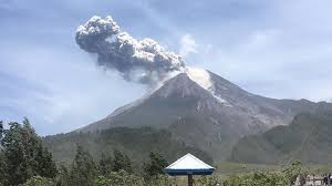 Ketujuh gunung berapi di indonesia itu adalah sebagai berikut 4 Gunung Berapi Di Indonesia Sedang Dan Berpotensi Erupsi