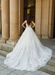 In diesem attraktiven hochzeitskleid werden sie garantiert alle blicke auf sich ziehen. De Luxe By Lisa Donetti Hochzeit De