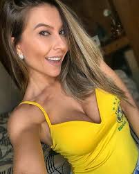 Mất hồn với dàn kiều nữ cháy hết mình vì Brazil