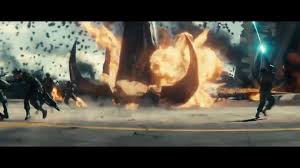 Wiederkehr holt uns im prinzip da wieder ab, wo wir vor 20 jahren zurückgelassen worden sind. Independence Day Wiederkehr Neuer Trailer Zum Sci Fi Spektakel