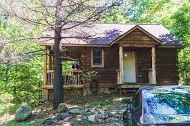 We are just miles away from the shenandoah valley national park, which is home to the historic skyline drive and gorgeous fall foliage, a must see when visiting the valley. 16 Shenandoah National Park Cabins Perfect For Your Next Getaway